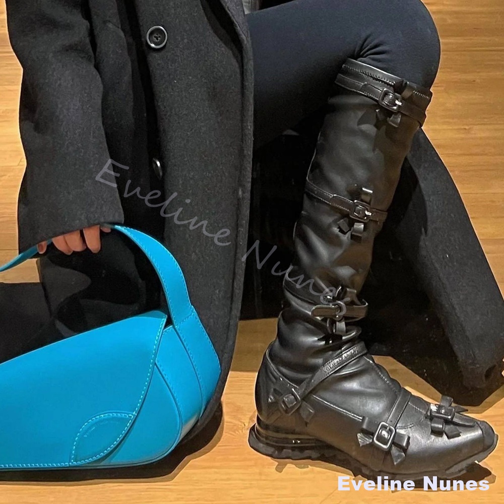 バタフライノットベルトバックル付きブラックブーツ レディース - Leather Classic Strap のレビューと価格